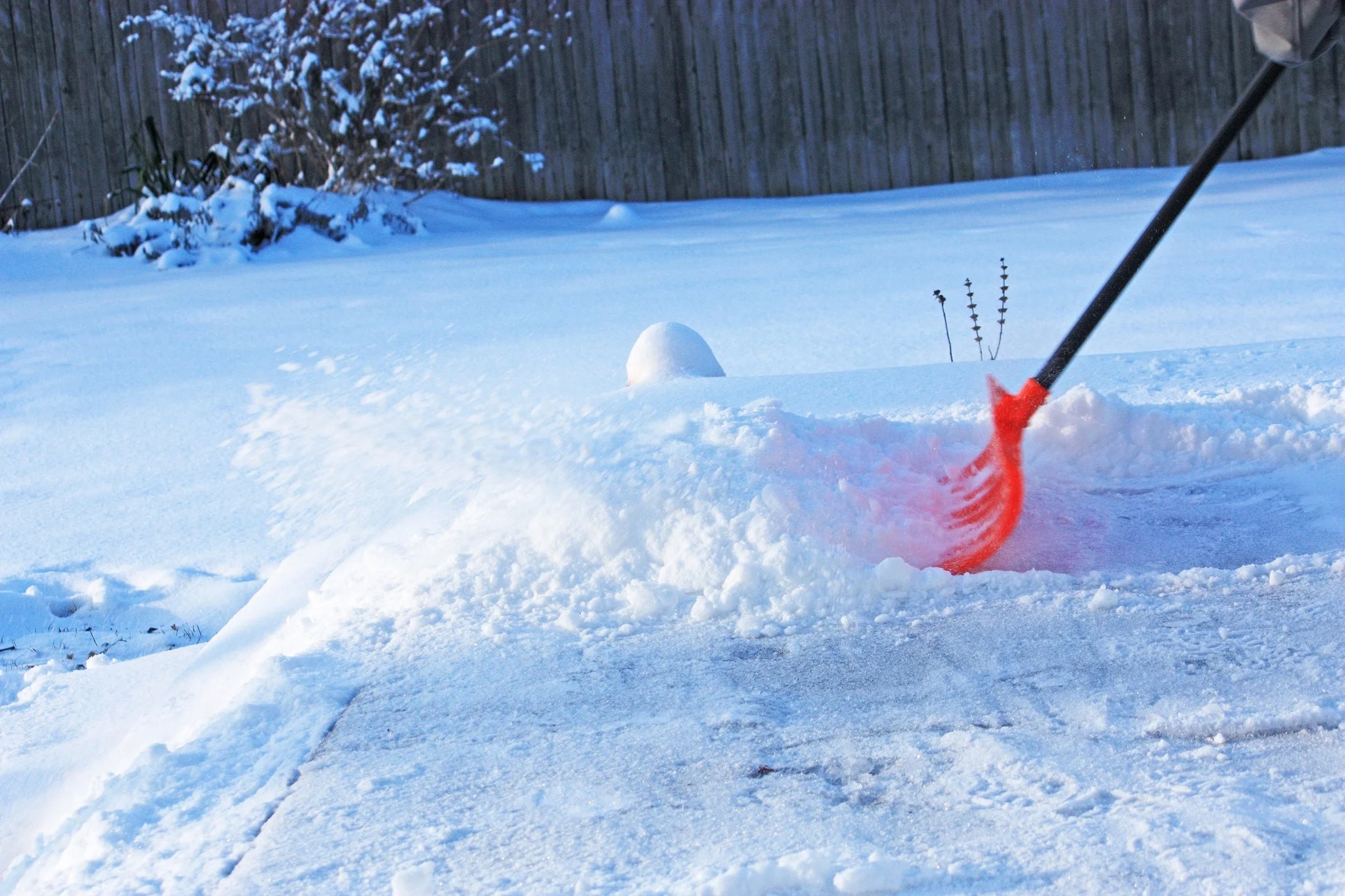 Bigfoot 21" Heavy-Duty Roller Snow Shovel with Metal Handle & Large D-Grip for Effortless Snow Removal
